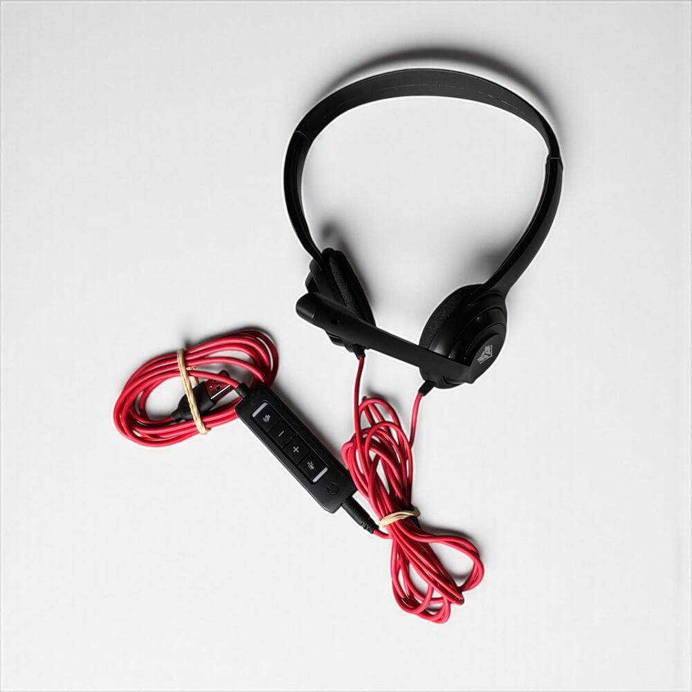 Pre Owned Computer Headset with Clear Microphone - Picture 3 of 10